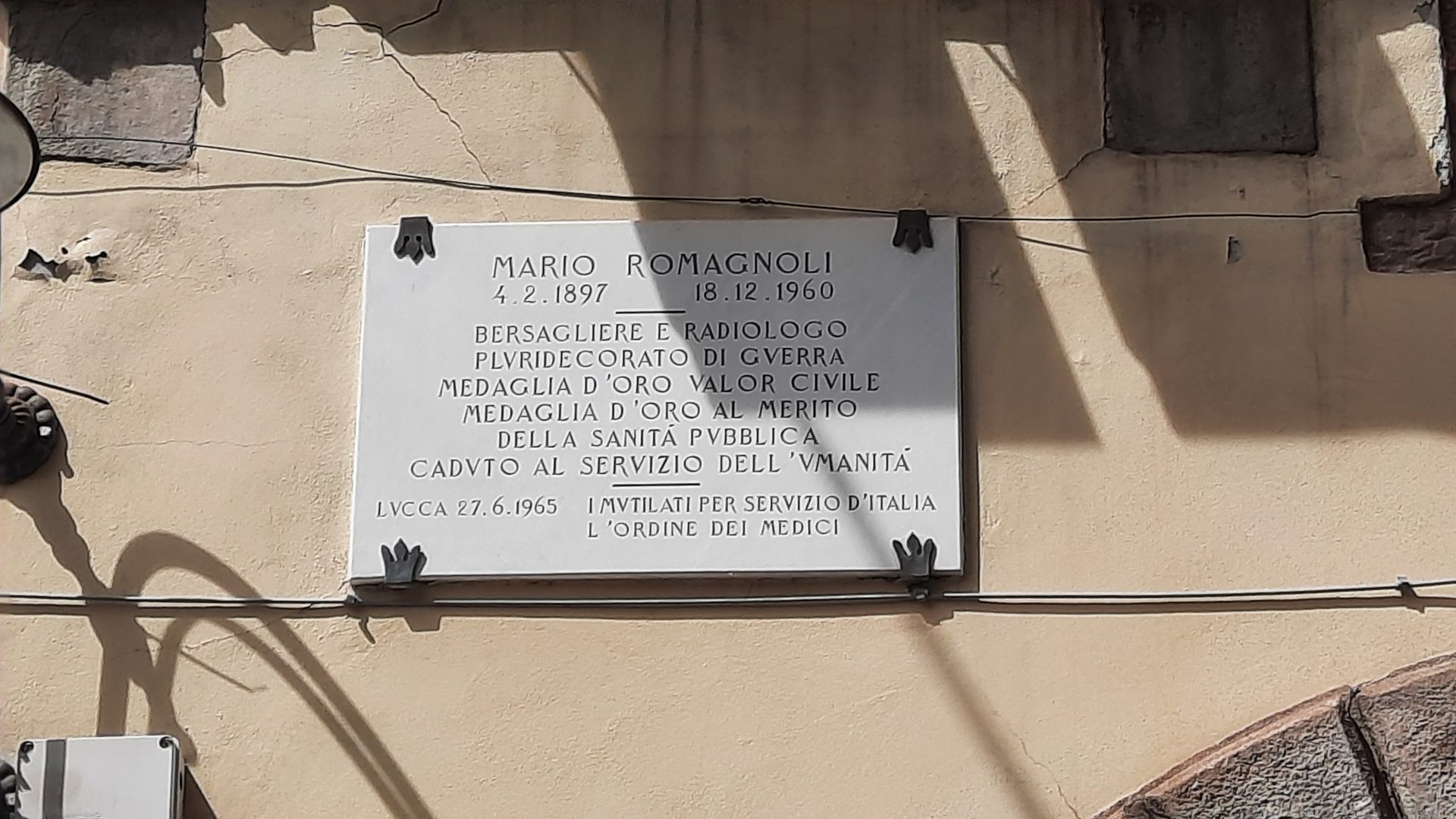 Mario Romagnoli's memorial tablet, Lucca - 03.jpg